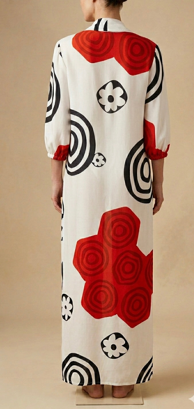 Ana lascarro kimono donna moda mare resortwear, fatto a mano made in Italia edizione limitada, fantasia Fondo blanco e mandalas ispirati in le murine della Venezia antico arte del vetro. Parte dietro del kimono moda mare donna